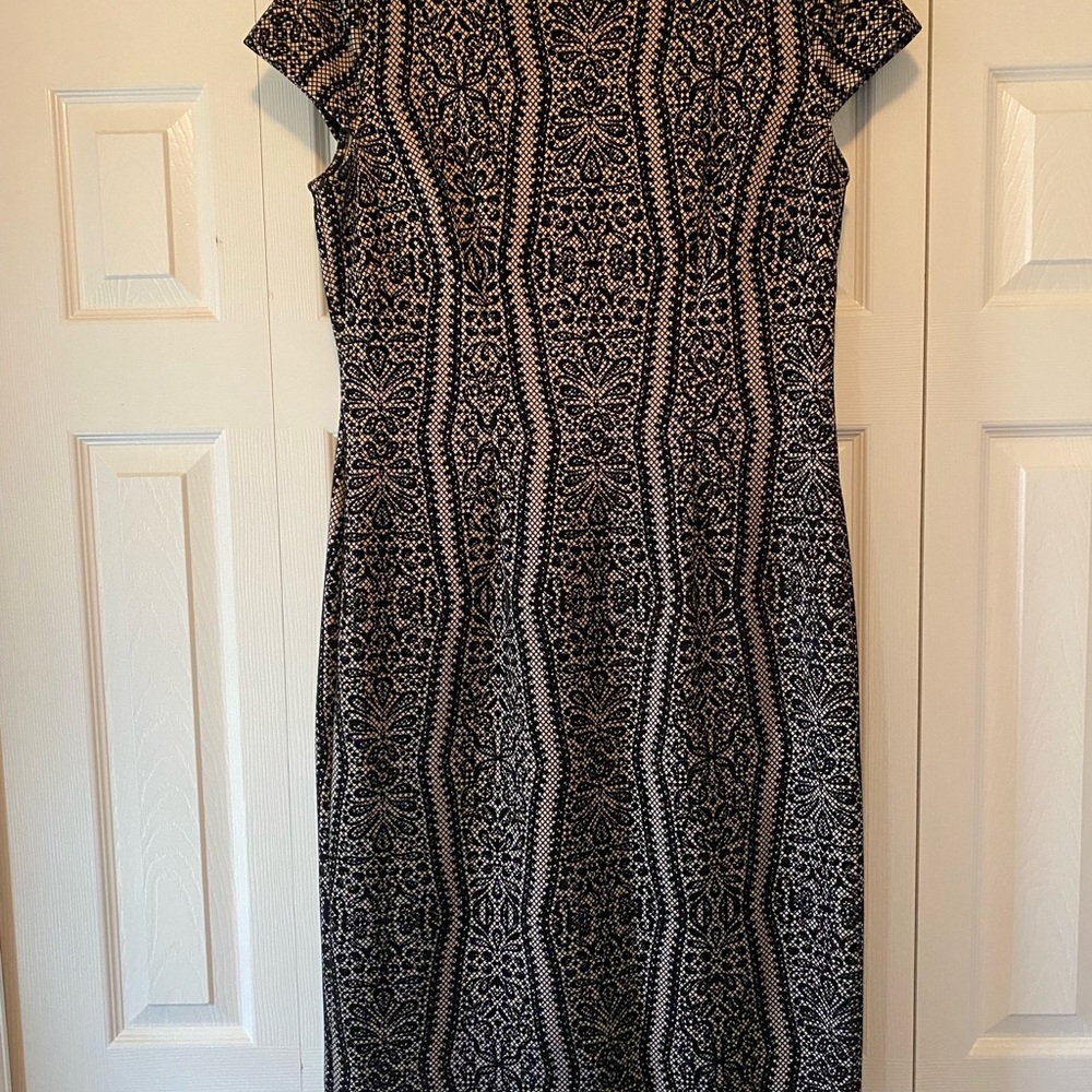 Elegant Black and Tan Patterned Midi Dress